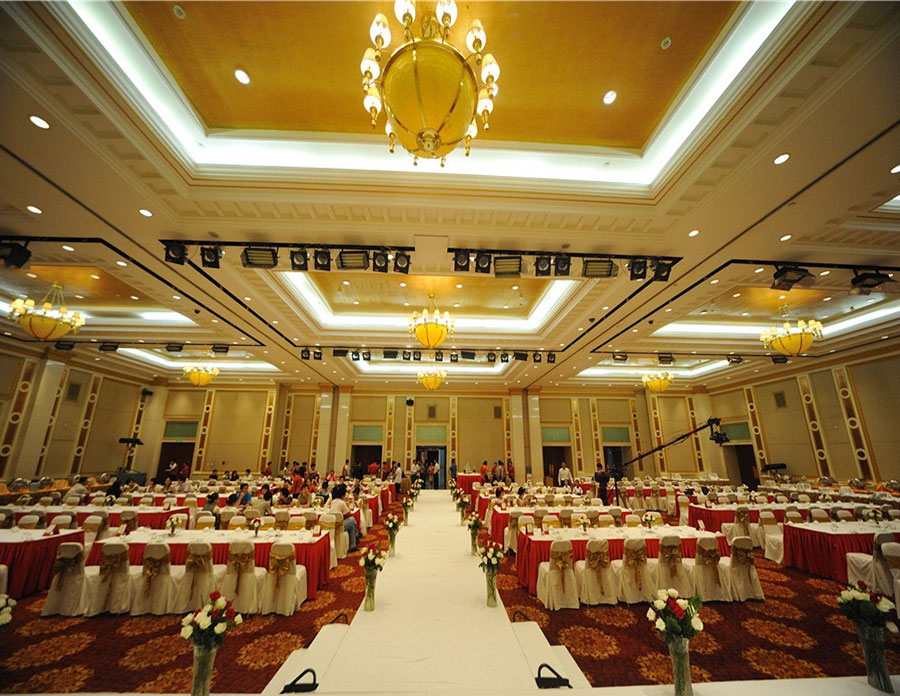 Garden banquet room of south Asian buyers happy heart